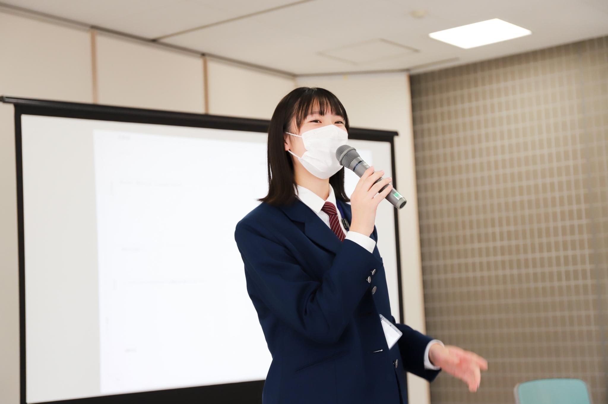 発表する様子 発表する様子