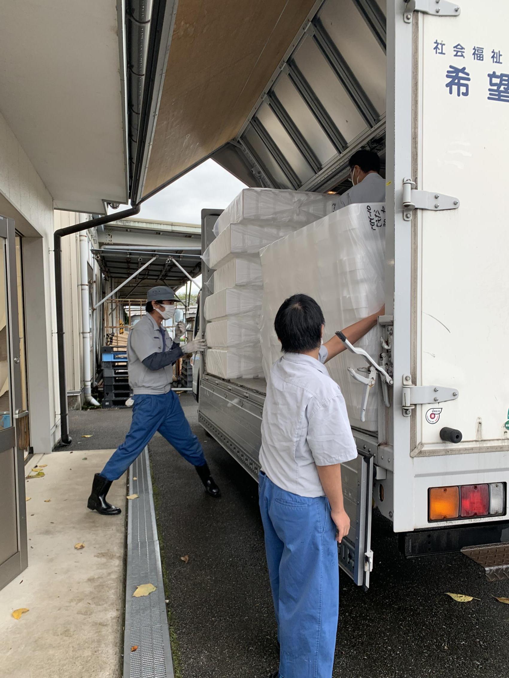 33.発泡スチロール運び 33.発泡スチロール運び